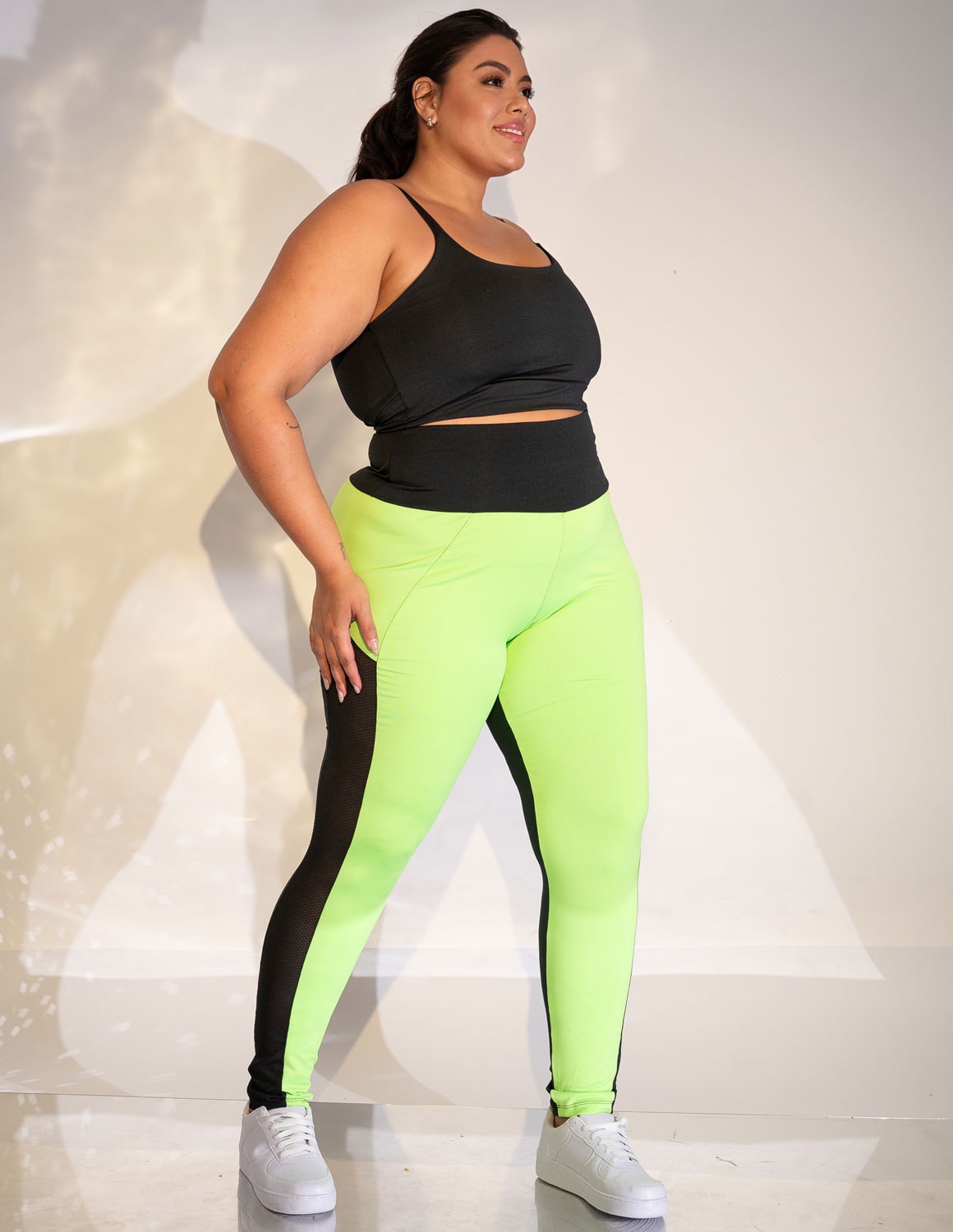 Cropped Preto Plus Size com Alças Reguláveis