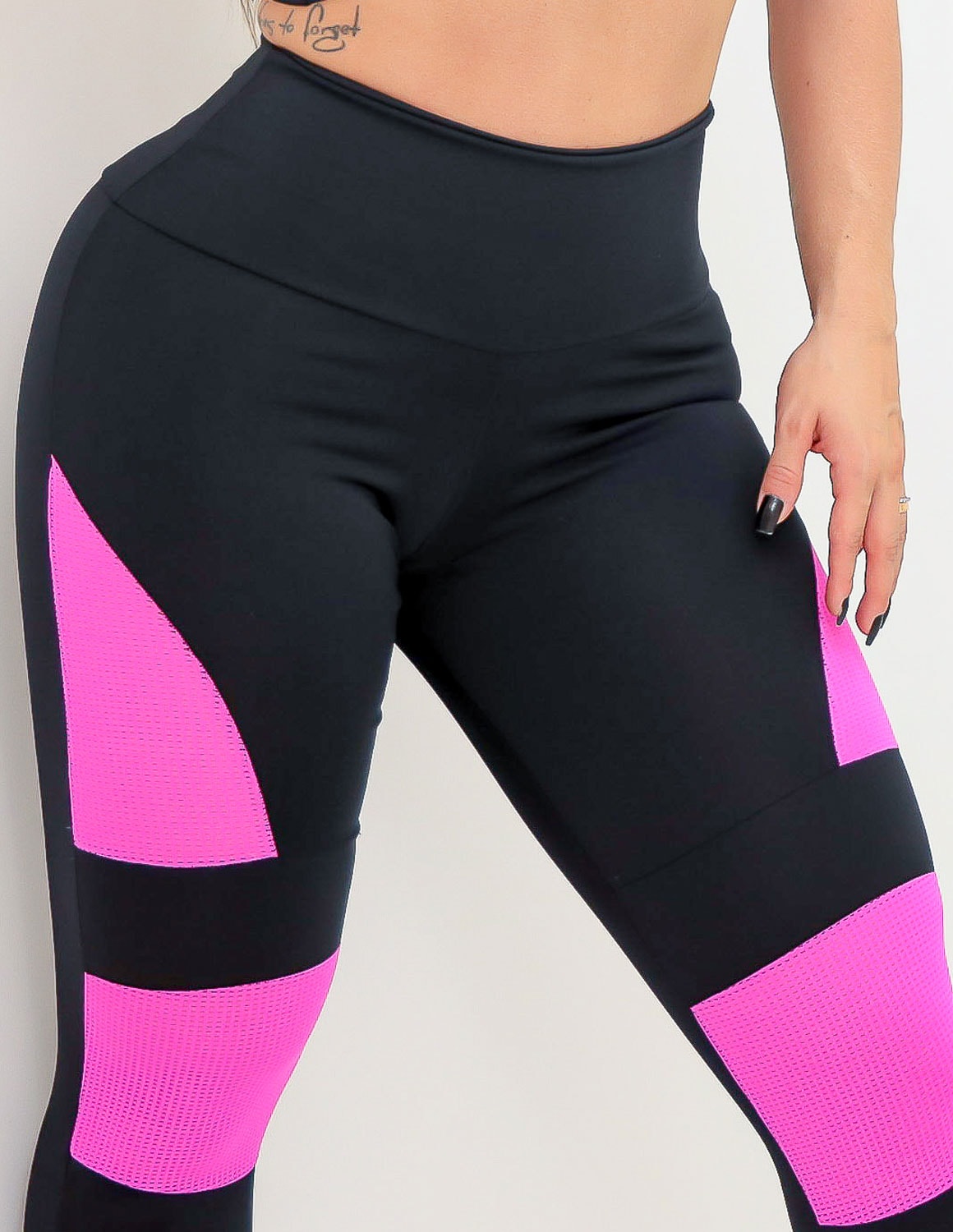 Calça Punho Preta com Tela de Poliamida Rosa