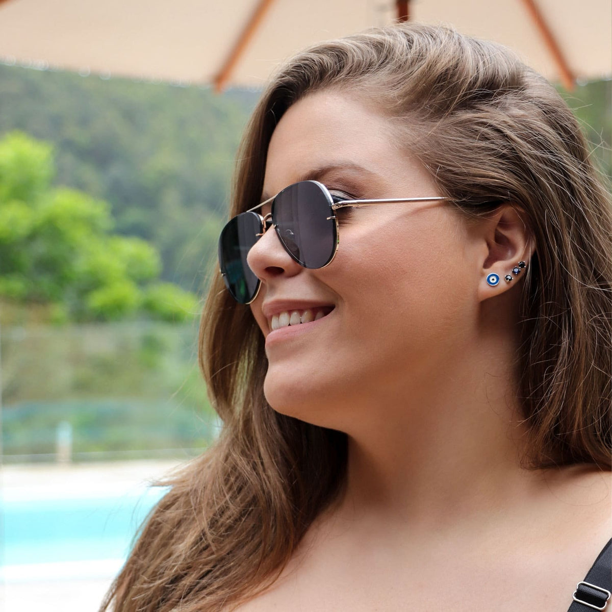 Óculos de Sol Aviador com Lentes Pretas e Armação Dourada | Ref: OC-0070