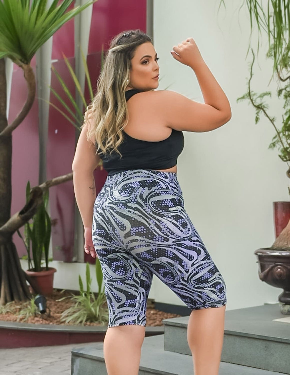 Conjunto Plus Size com Bermuda Ciclista Estampada e Top Preto sem Bojo | Ref: 8.8.0200-3244-01