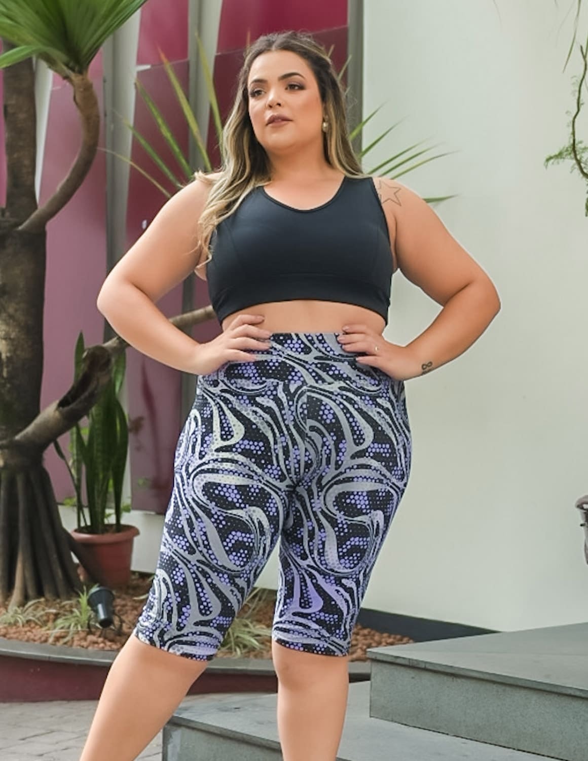 Conjunto Plus Size com Bermuda Ciclista Estampada e Top Preto sem Bojo | Ref: 8.8.0200-3244-01