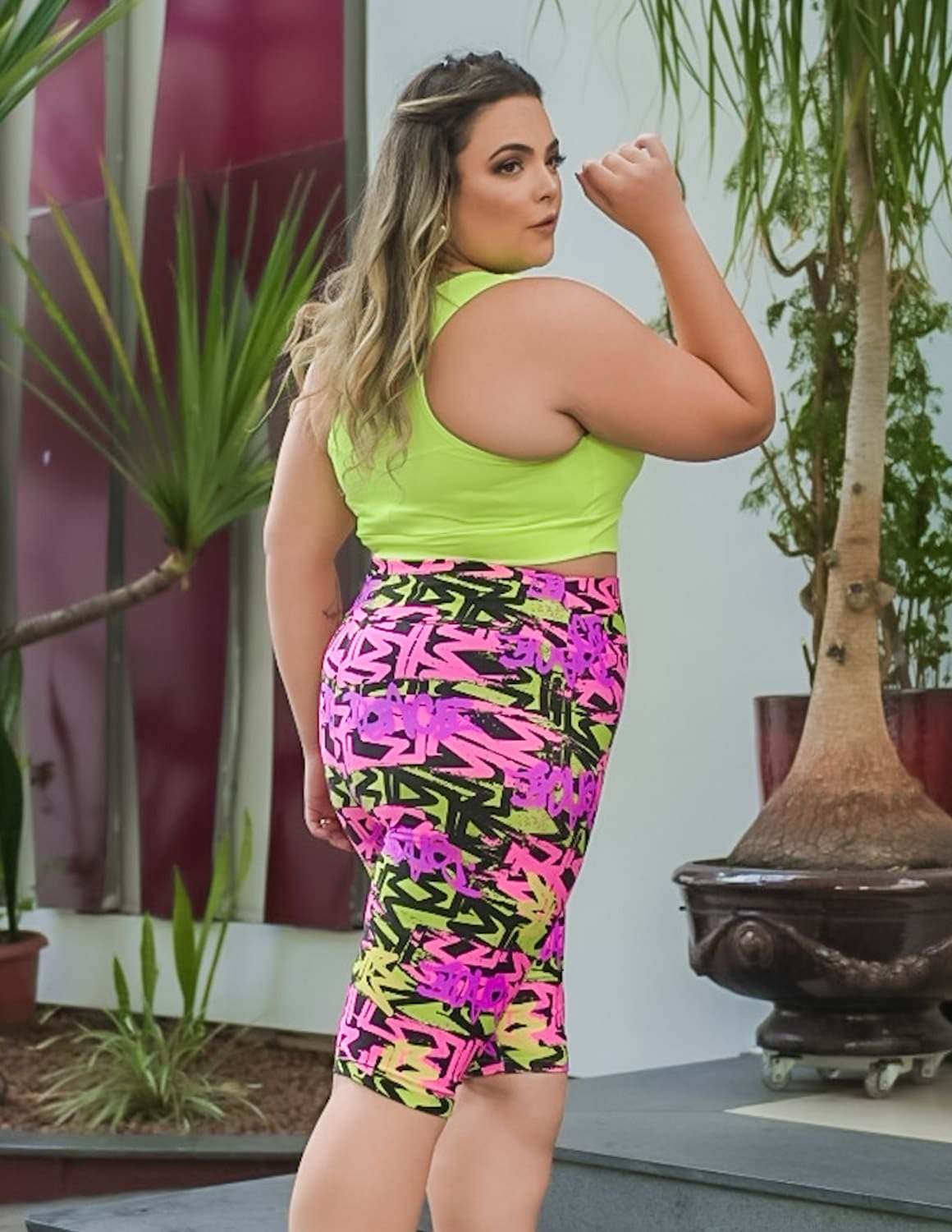 Conjunto Plus Size com Bermuda Estampada Ciclista e Top Amarelo Neon sem Bojo | Ref: 8.8.0203-3243-36