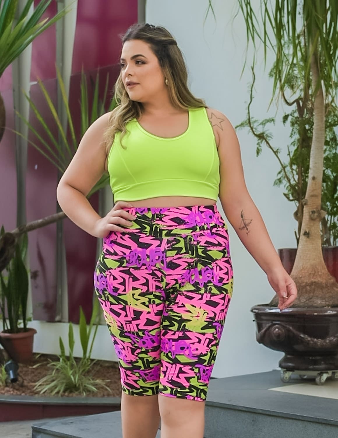 Conjunto Plus Size com Bermuda Estampada Ciclista e Top Amarelo Neon sem Bojo | Ref: 8.8.0203-3243-36