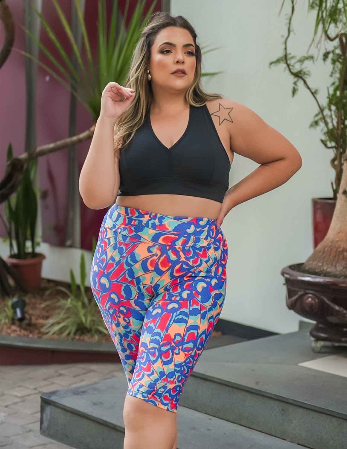 Conjunto Feminino Fitness Plus Size com Bermuda Ciclista Estampada e Top Preto sem Bojo | Ref: 8.8.0201-3237-01