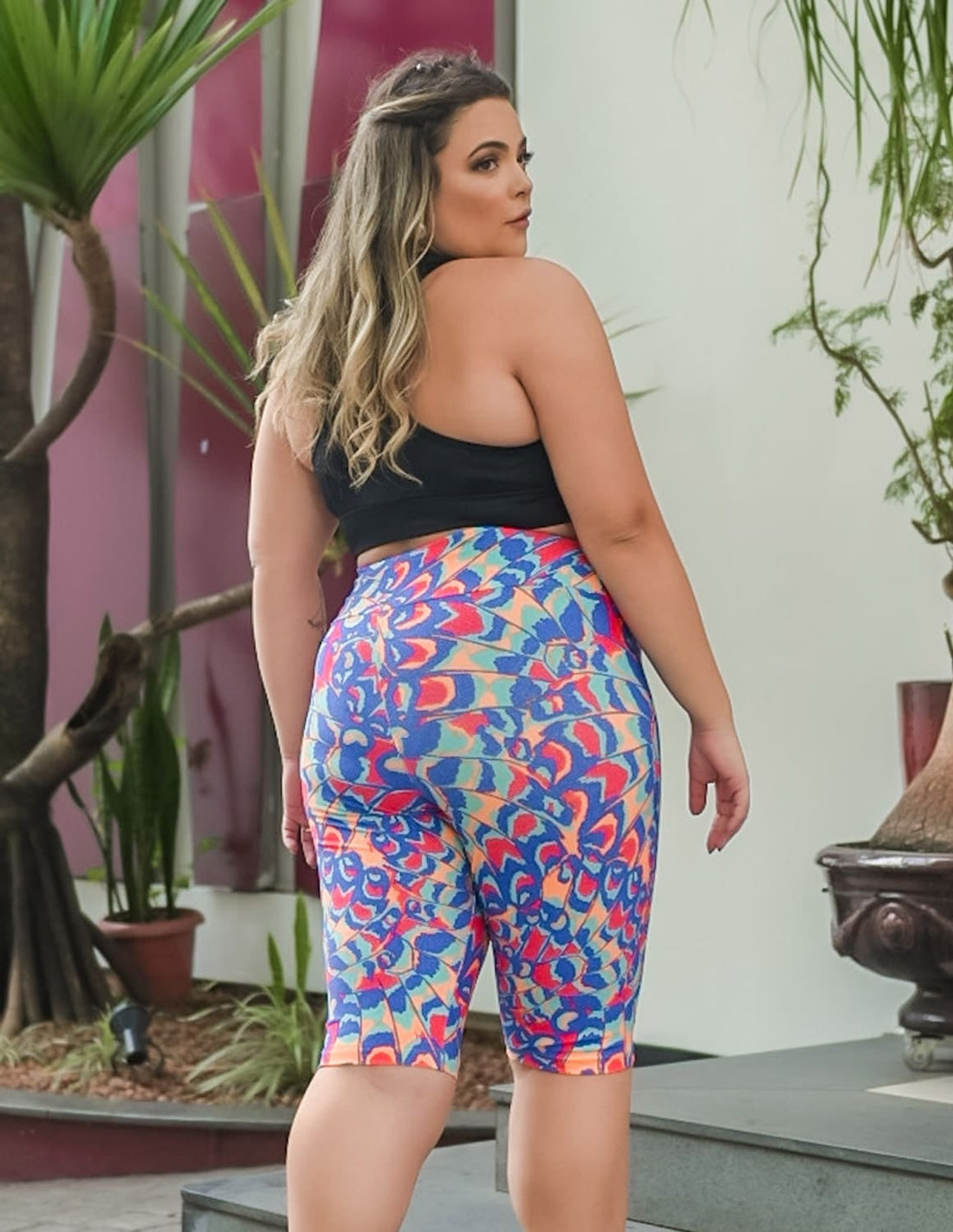Conjunto Feminino Fitness Plus Size com Bermuda Ciclista Estampada e Top Preto sem Bojo | Ref: 8.8.0201-3237-01