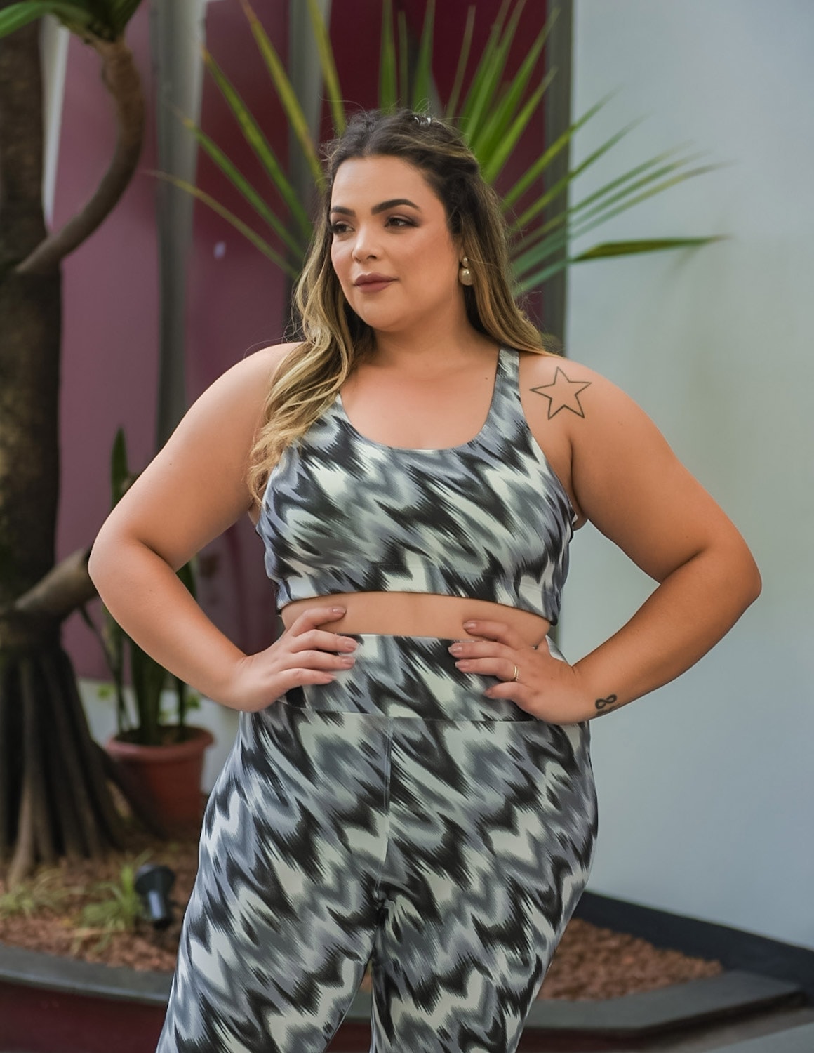 Conjunto Fitness Feminino Plus Size com Calça Cós Alto e Top Estampado | Ref: 8.8.0197-3240