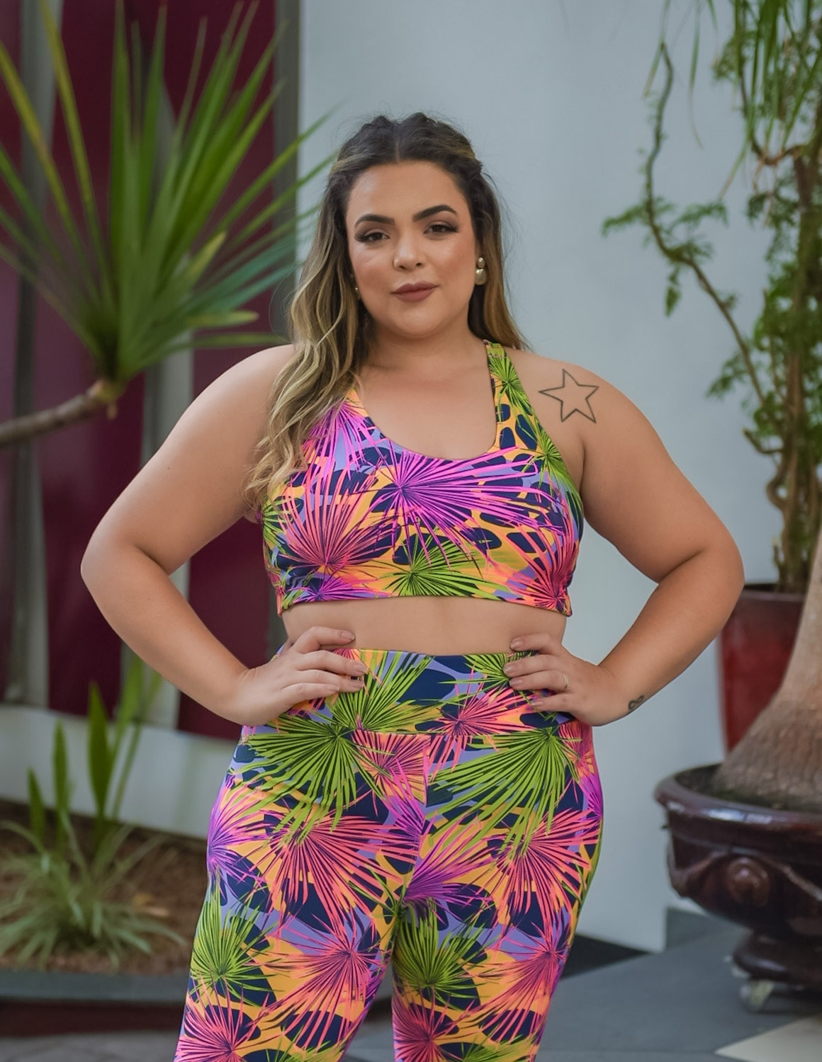 Conjunto Feminino Estampado Plus Size com Calça Cós Alto e Top | Ref: 8.8.0197-3242