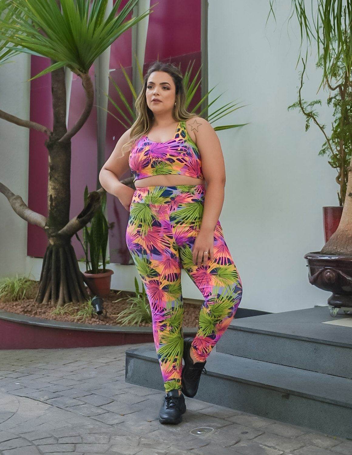 Conjunto Feminino Estampado Plus Size com Calça Cós Alto e Top | Ref: 8.8.0197-3242
