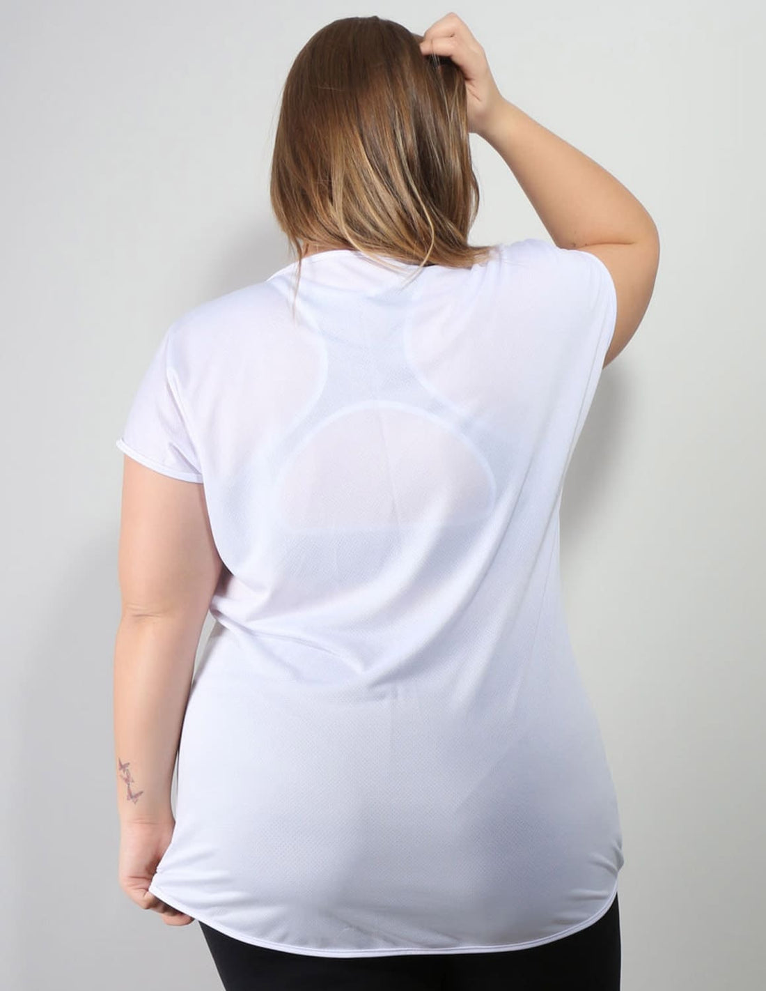 Blusa Feminina Plus Size Fitness Branca com Estampa em Dry Fit | Ref: 4.4.1752DRESS-02