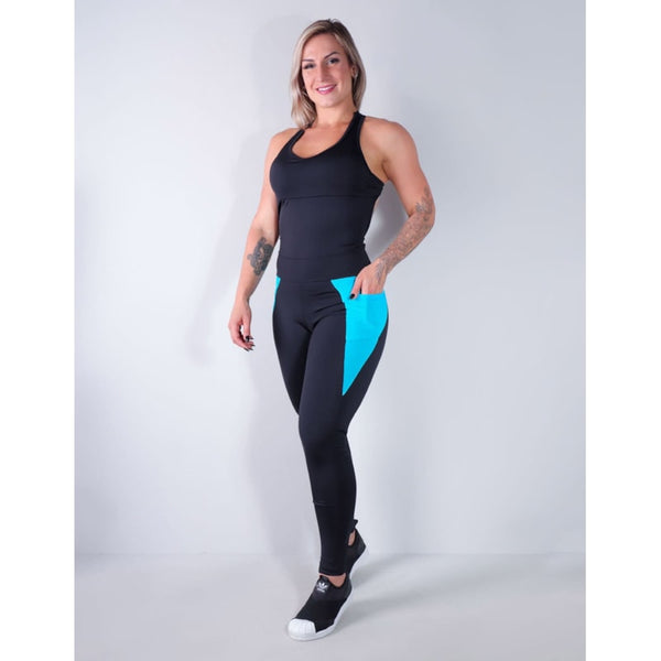 Macacão Fitness Preto com Bojo e Bolsos de Tela de Poliamida | Ref: 4.4.4297-0138