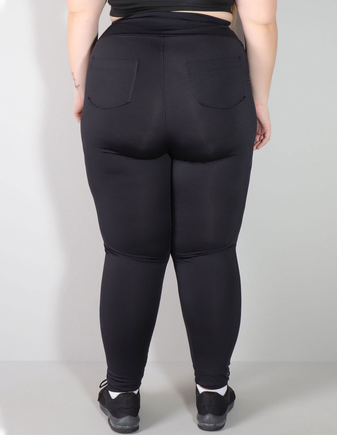 Calça Feminina Preta Plus Size com Bolsos | Ref: 4.4.4156-01