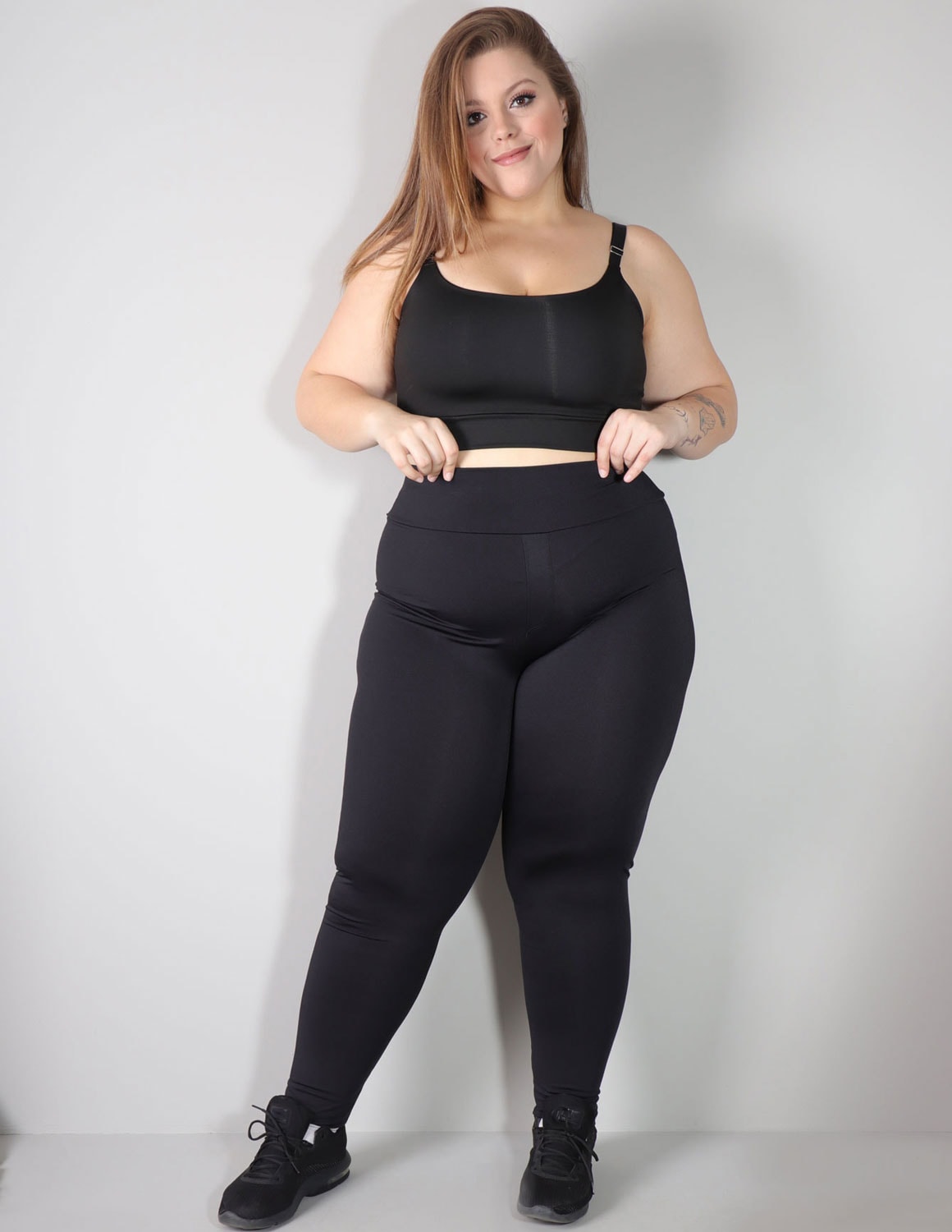 Calça Feminina Preta Plus Size com Bolsos | Ref: 4.4.4156-01