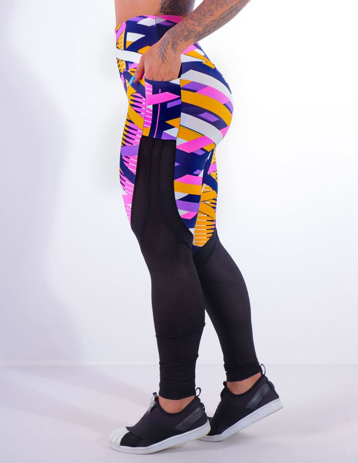 Calça Legging Estampada com Tela Preta e Bolsos | Ref: 4.4.4170-3189