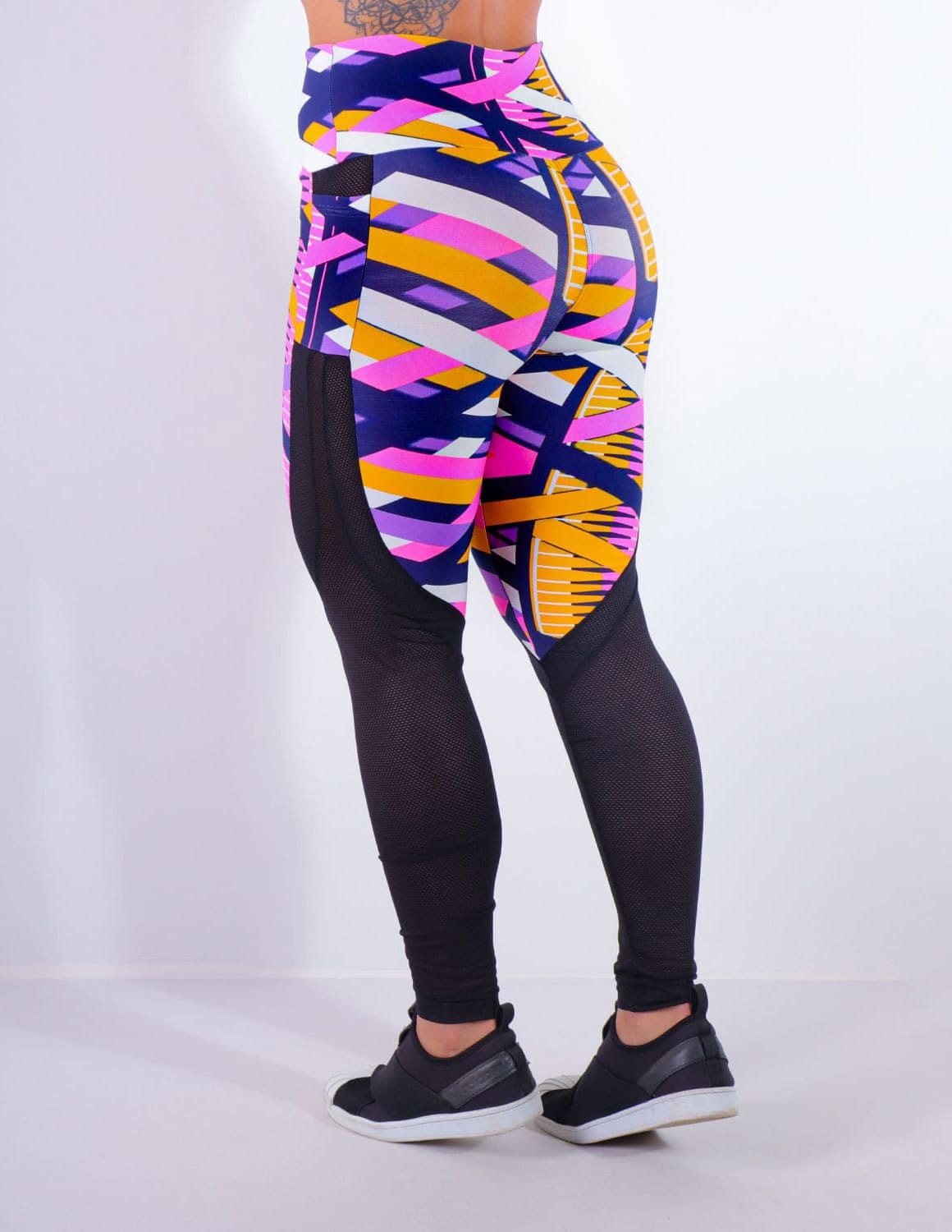 Calça Legging Estampada com Tela Preta e Bolsos | Ref: 4.4.4170-3189