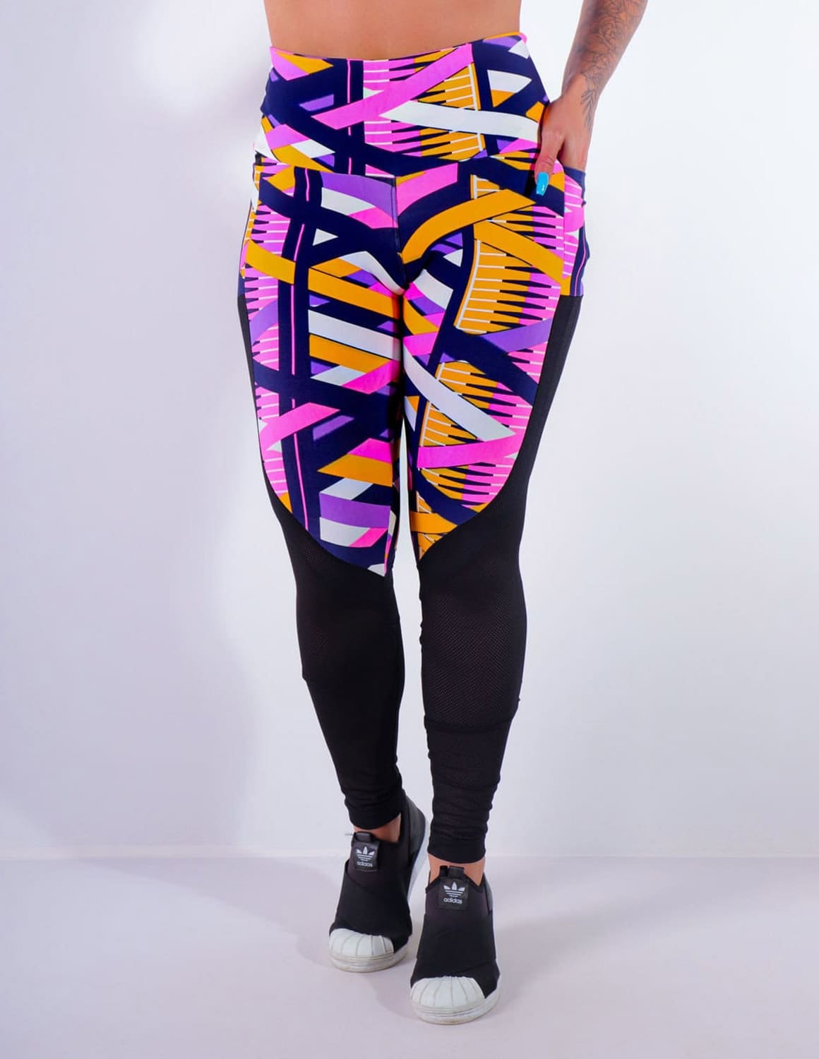Calça Legging Estampada com Tela Preta e Bolsos | Ref: 4.4.4170-3189