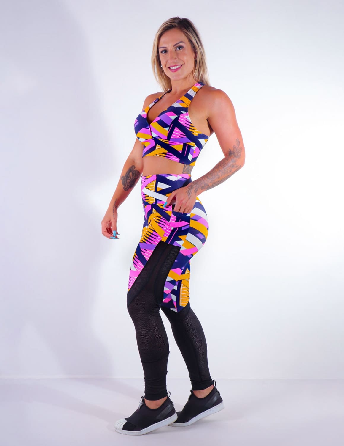 Conjunto Estampado com Cropped e Calça com Bolsos | Ref: 8.8.0148-3189