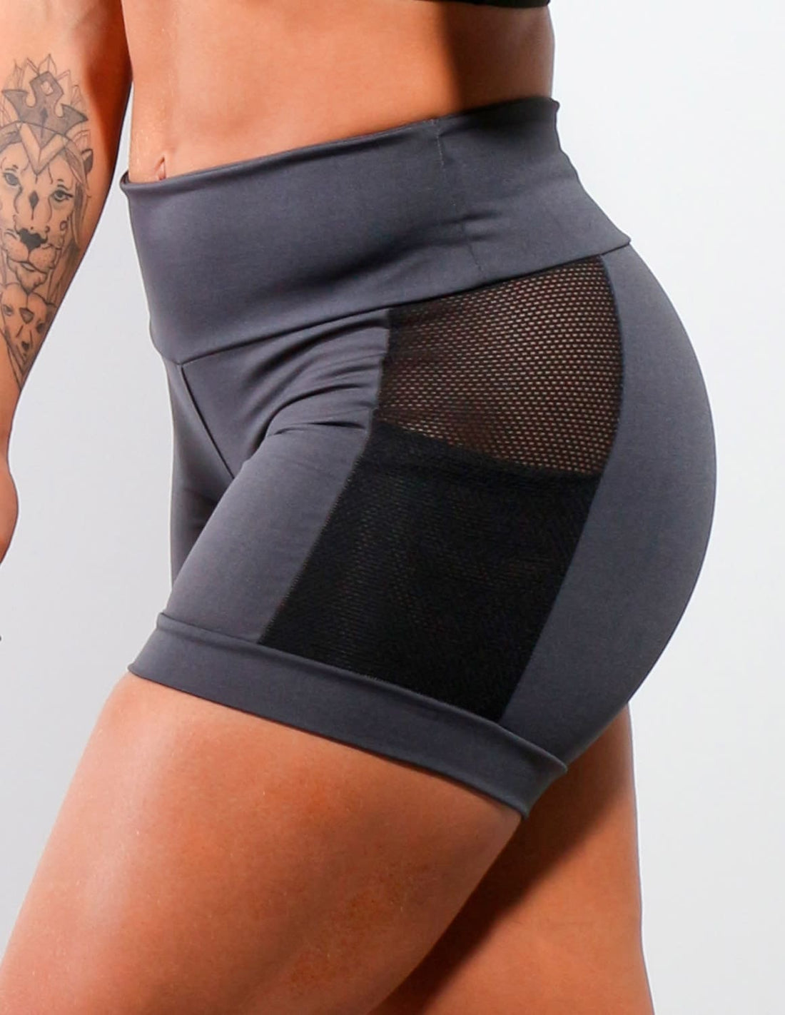 Short Feminino Grafite com Tela e Bolsos | Ref: 4.4.4207-28