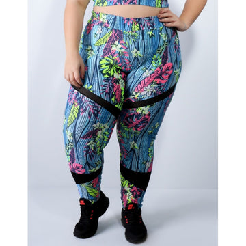 Calça Plus Size Estampada com Recorte de Tela nas Pernas | Ref: 4.4.1770-3099