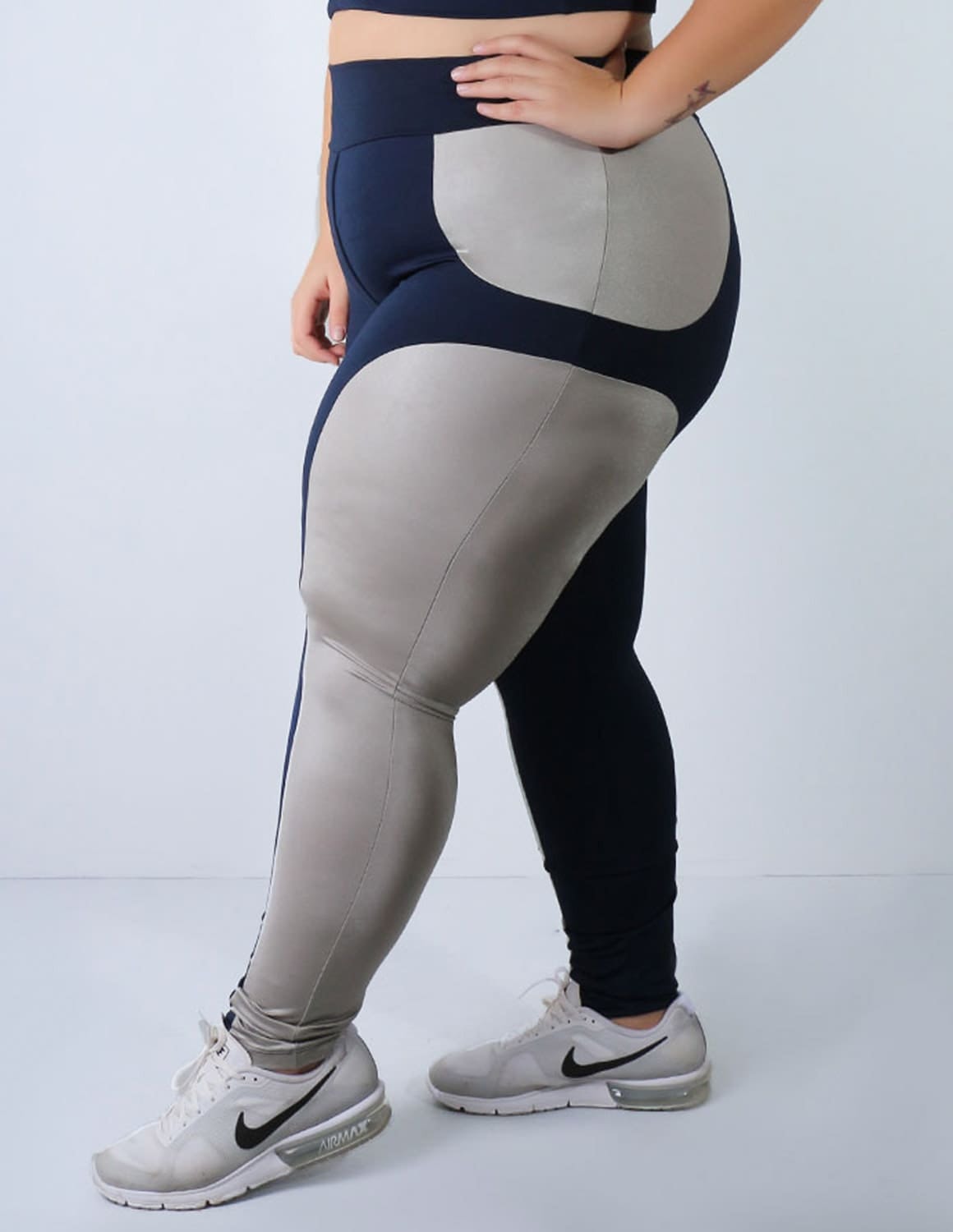 Calça Plus Size Azul Marinho com Recortes em Cirrê Prata | Ref: 4.4.4133-1845