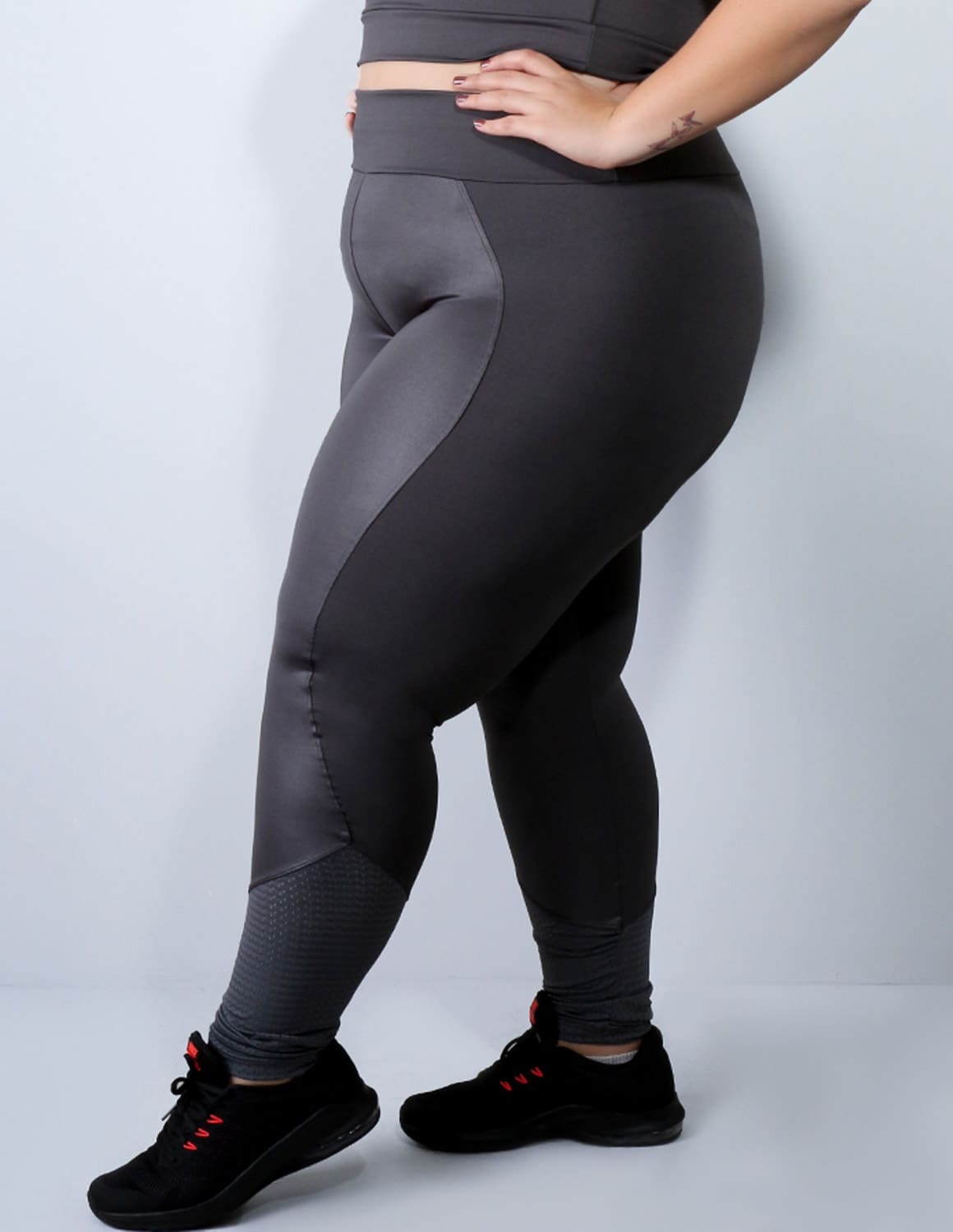 Calça Grafite Plus Size com Tela e Cirrê | Ref: 4.4.4136-28