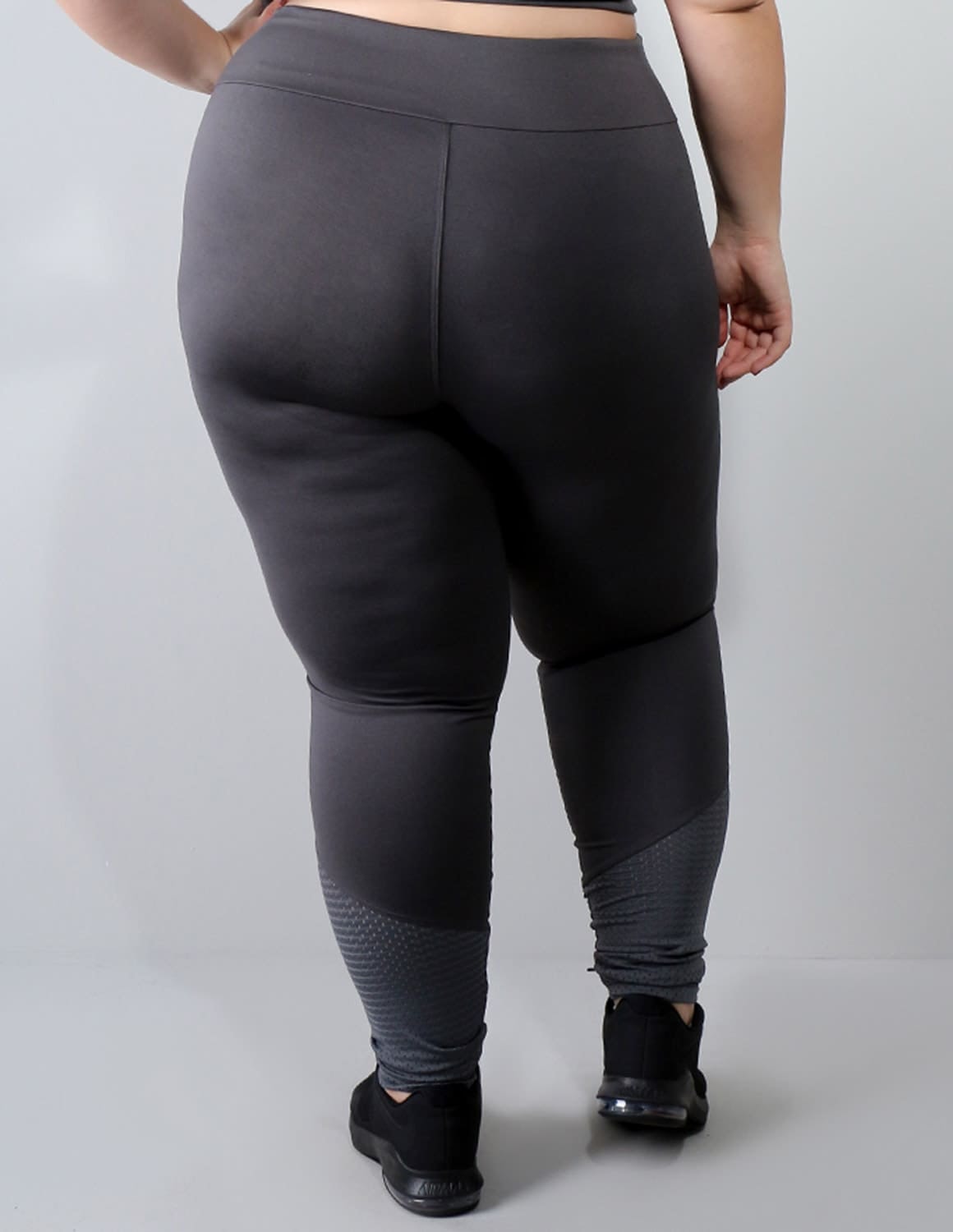 Calça Grafite Plus Size com Tela e Cirrê | Ref: 4.4.4136-28