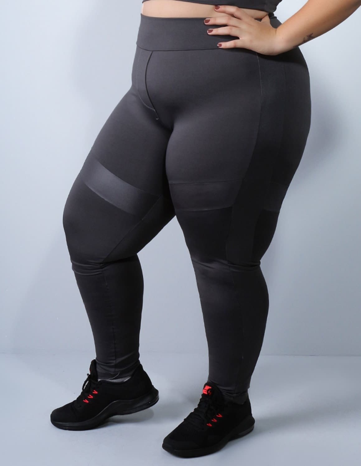 Calça Legging Preta Plus Size com Recortes de Cirrê | Ref: 4.4.4132C-01