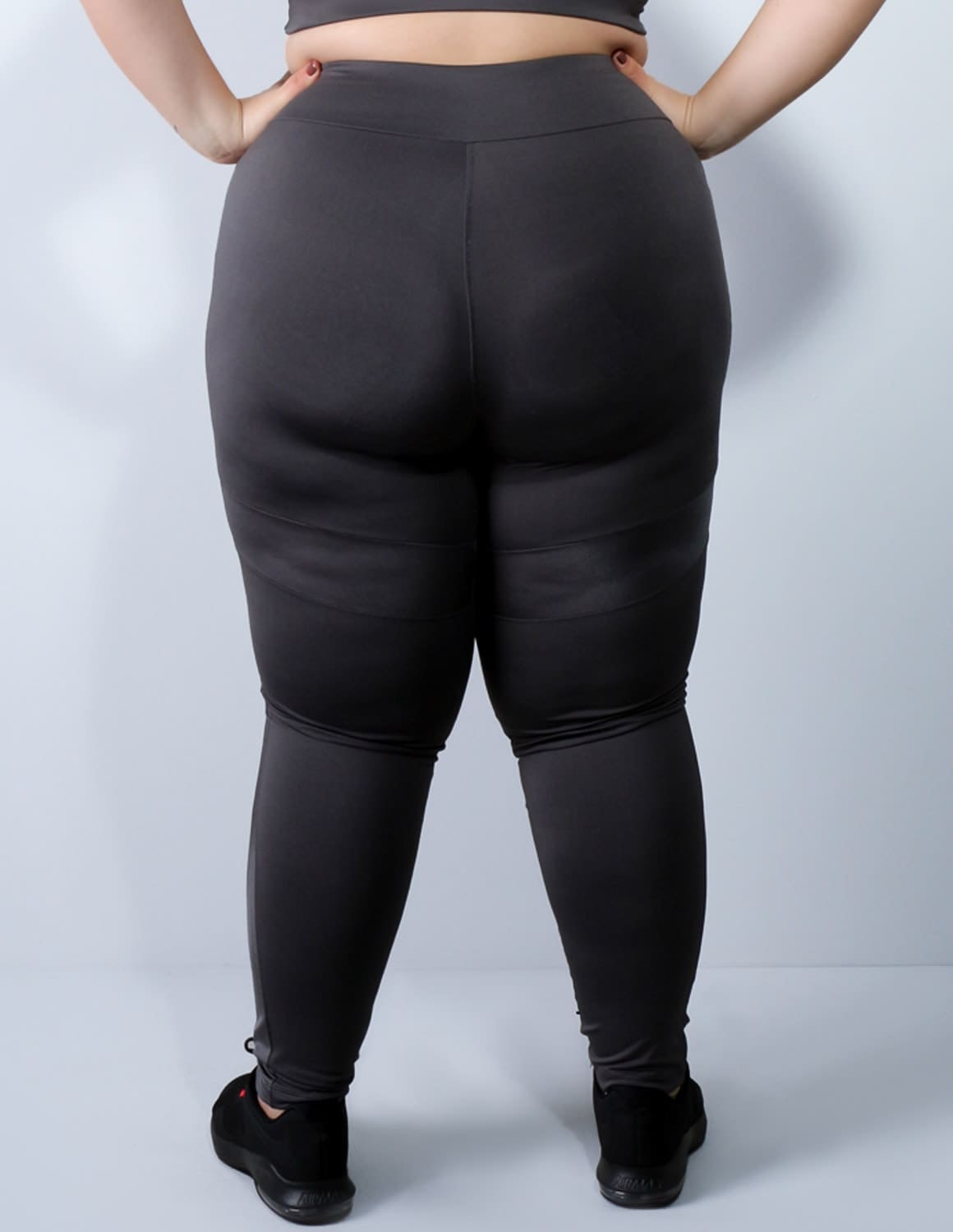 Calça Legging Preta Plus Size com Recortes de Cirrê | Ref: 4.4.4132C-01