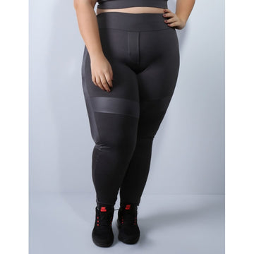 Calça Legging Preta Plus Size com Recortes de Cirrê | Ref: 4.4.4132C-01