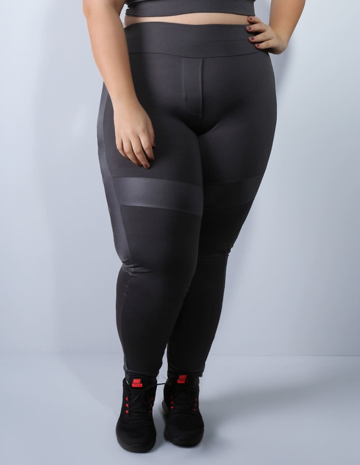 Calça Legging Preta Plus Size com Recortes de Cirrê | Ref: 4.4.4132C-01