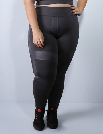 Calça Legging Preta Plus Size com Recortes de Cirrê | Ref: 4.4.4132C-01