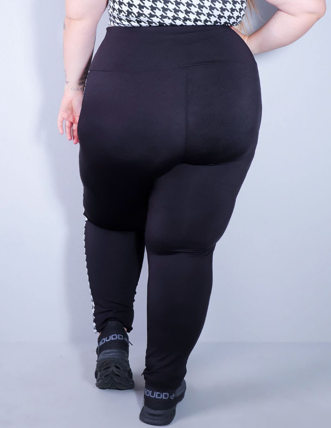 Calça Plus Size Preta com Recortes Laterais em Jacquard | Ref: 4.4.4308-3236