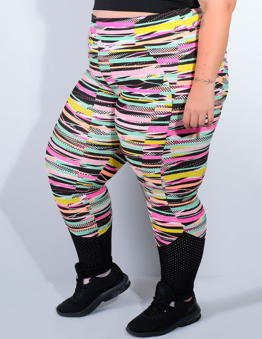 Calça Plus Size Estampada com Tela de Poliamida Preta | Ref: 4.4.4225-3128