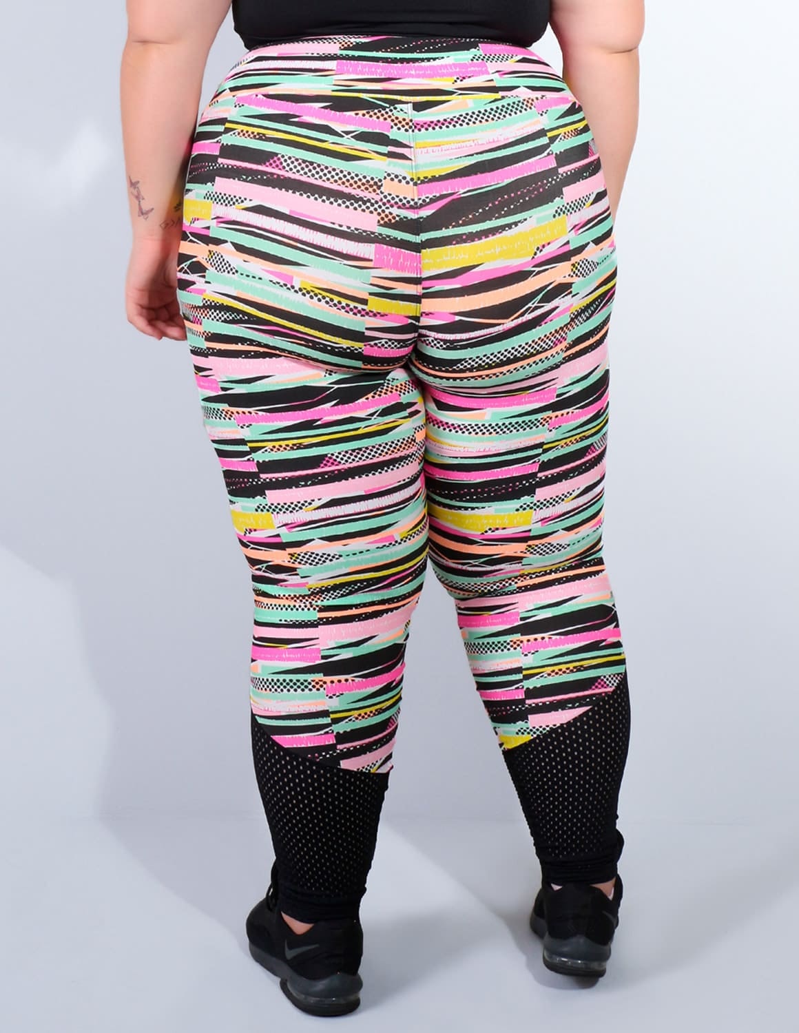 Calça Plus Size Estampada com Tela de Poliamida Preta | Ref: 4.4.4225-3128