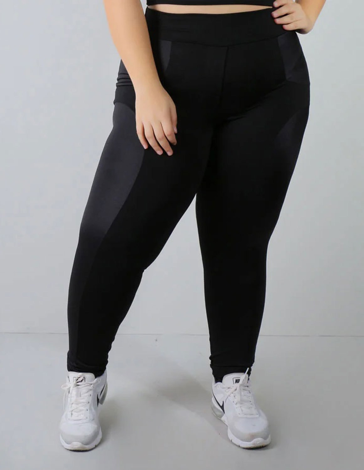 Calça Plus Size Preta com Detalhes de Cirrê | Ref: 4.4.4133C-01