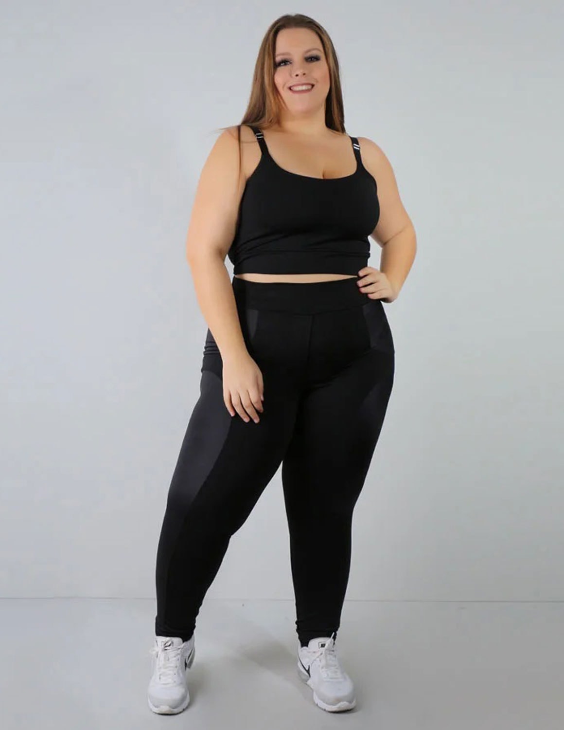 Calça Plus Size Preta com Detalhes de Cirrê | Ref: 4.4.4133C-01