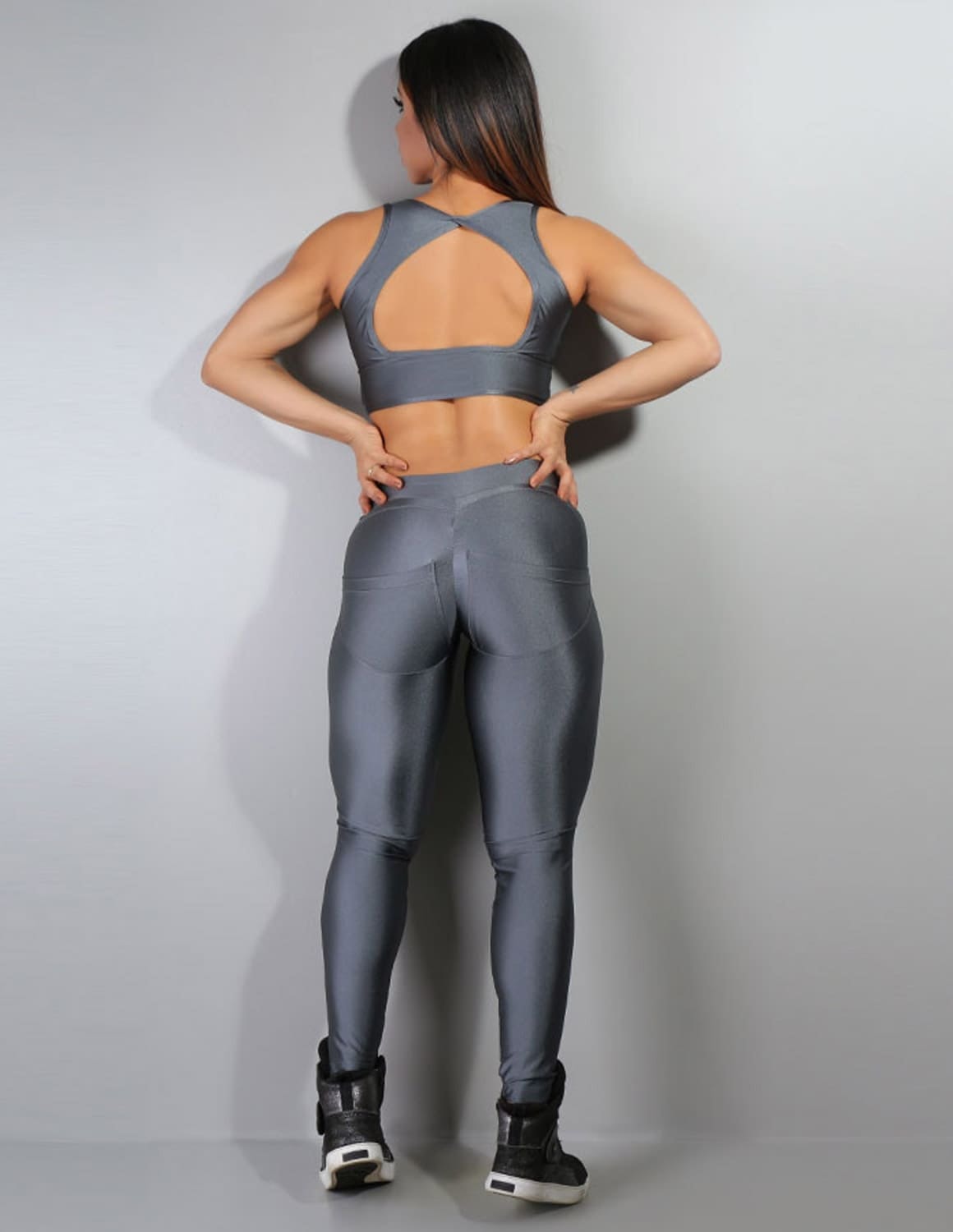 Conjunto Feminino com Calça e Cropped em Poliamida Metalizada | Ref: 6.6.0039-52