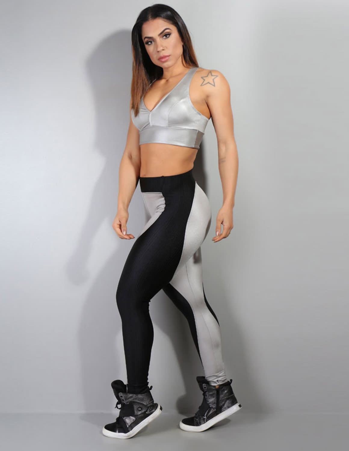 Conjunto Fitness em Cirrê Prata com Calça e Cropped | Ref: 6.6.0045-45