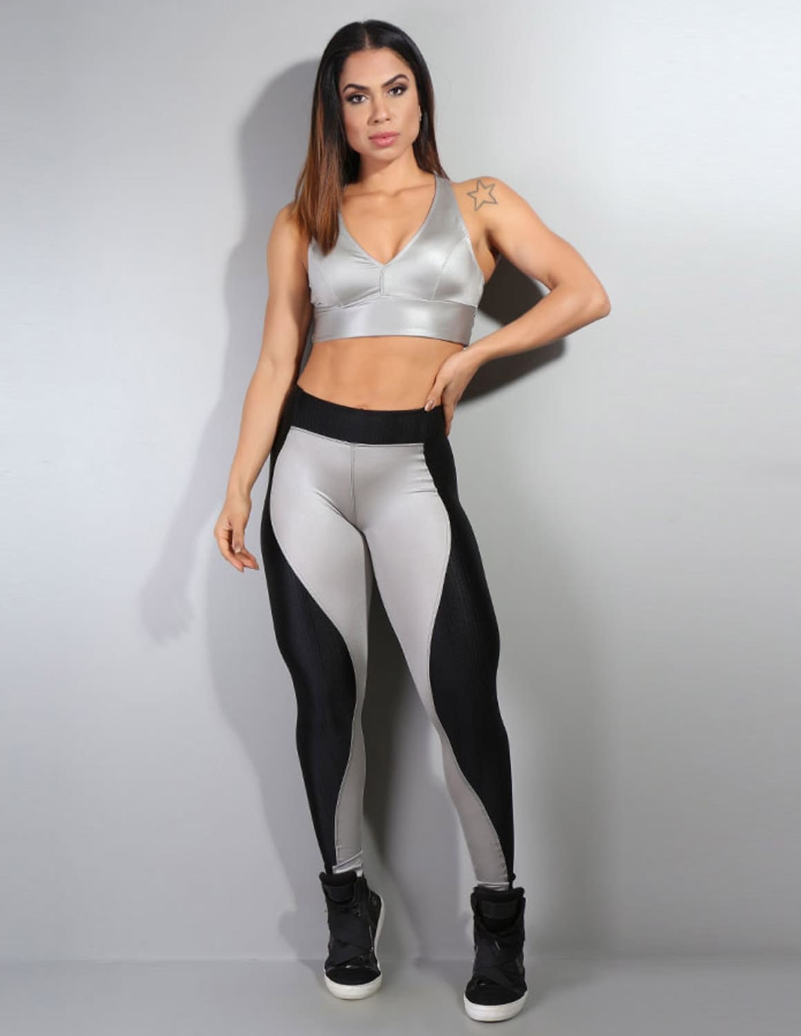 Conjunto Fitness em Cirrê Prata com Calça e Cropped | Ref: 6.6.0045-45