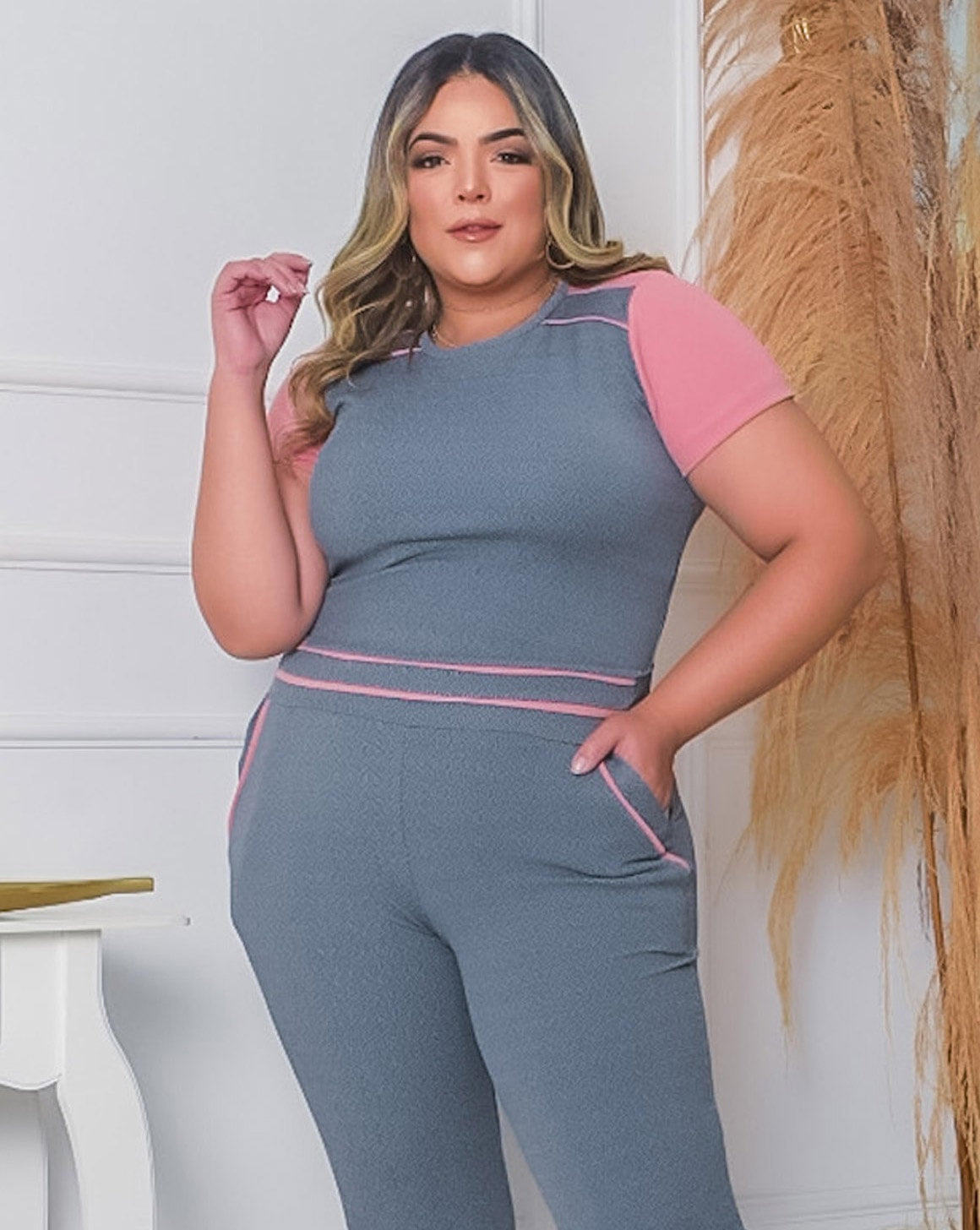 Conjunto Feminino Plus Size com Calça e Blusa em Crepe de Alfaiataria | Ref: PRCJ03-0319