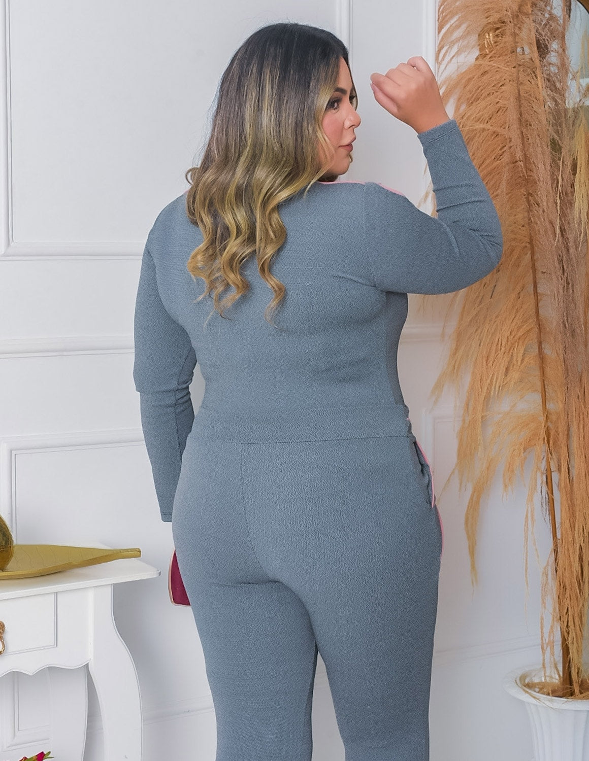 Conjunto Feminino Plus Size com Calça e Blusa em Crepe de Alfaiataria | Ref: PRCJ01-0319