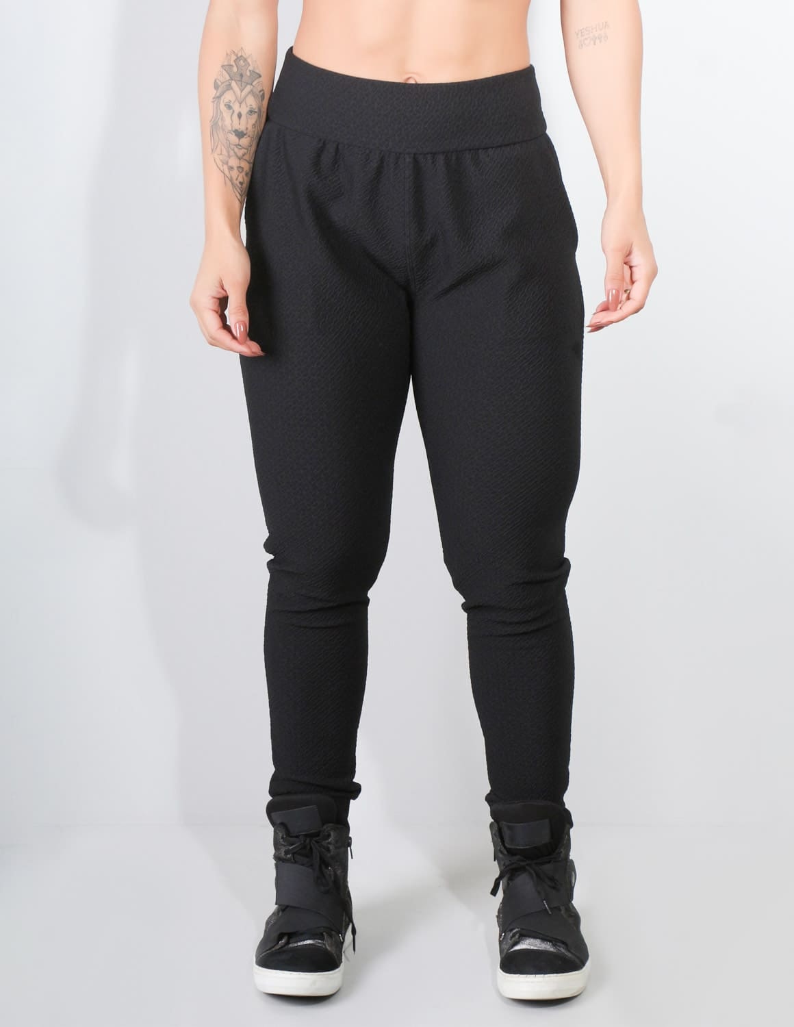 Calça Jogger Preta Texturizada com Bolsos | Ref: 3.3.2477-01