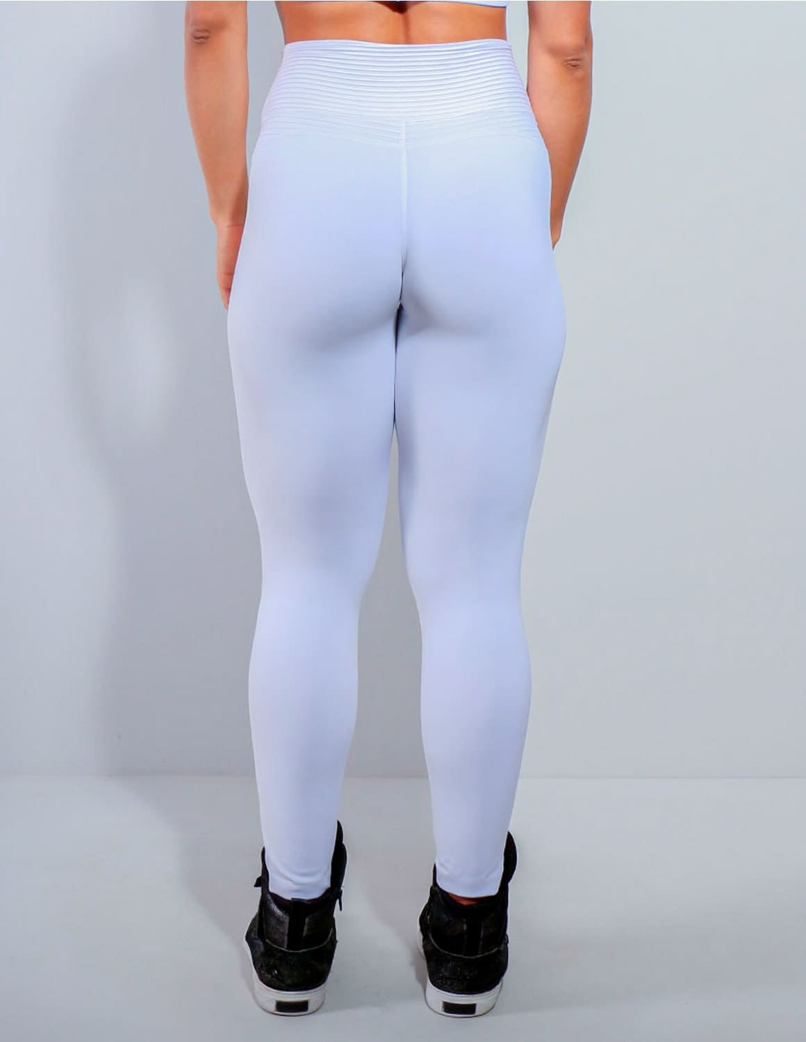 Calça em Poliamida Branca com Bolsos e Zíper | Ref: 3.3.2439-02