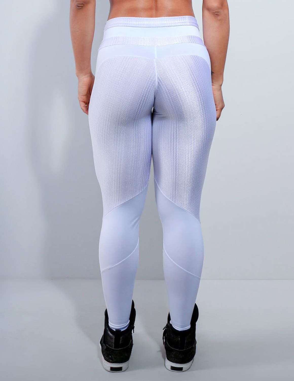 Calça Branca com Recortes em Poliamida Texturizada | Ref: 3.3.2431-02