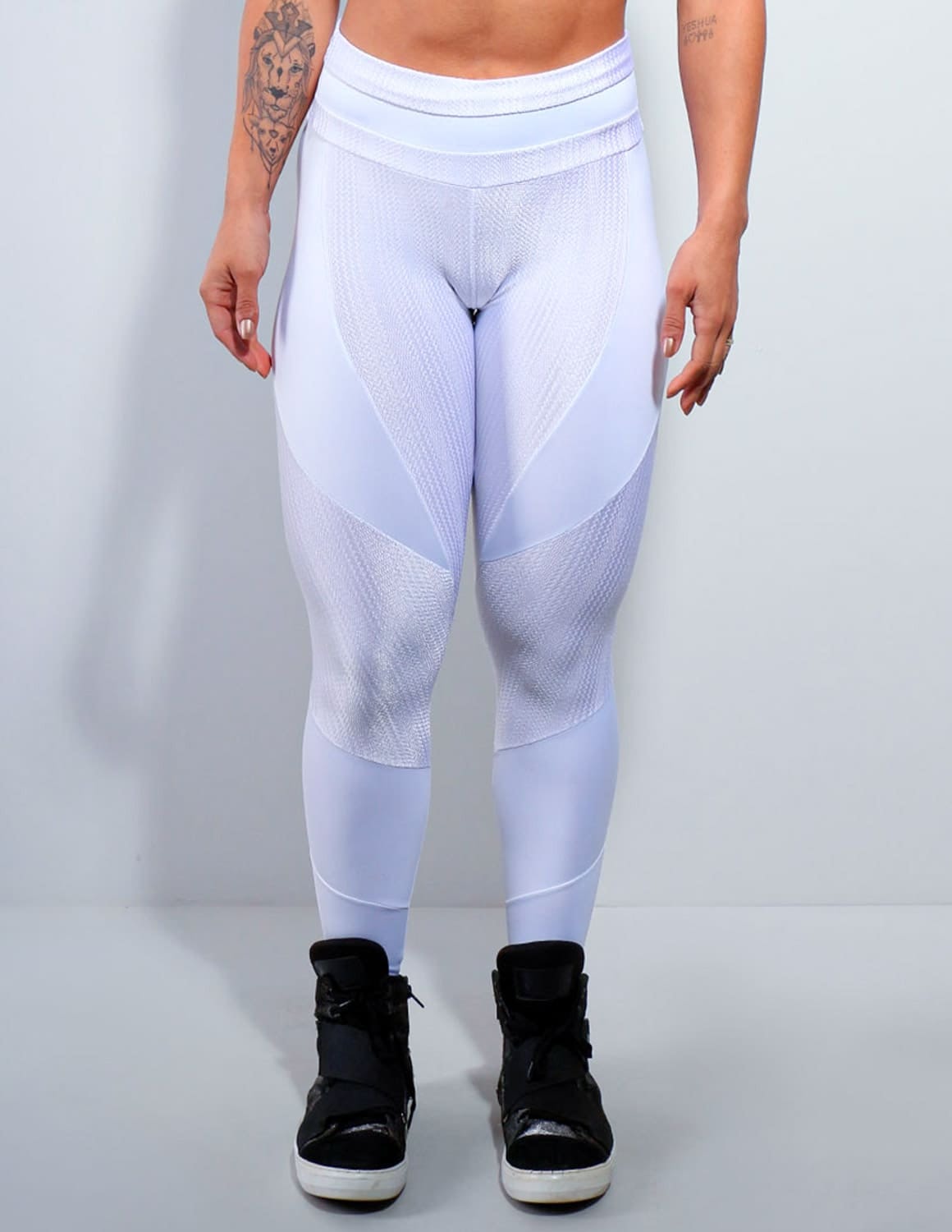 Calça Branca com Recortes em Poliamida Texturizada | Ref: 3.3.2431-02