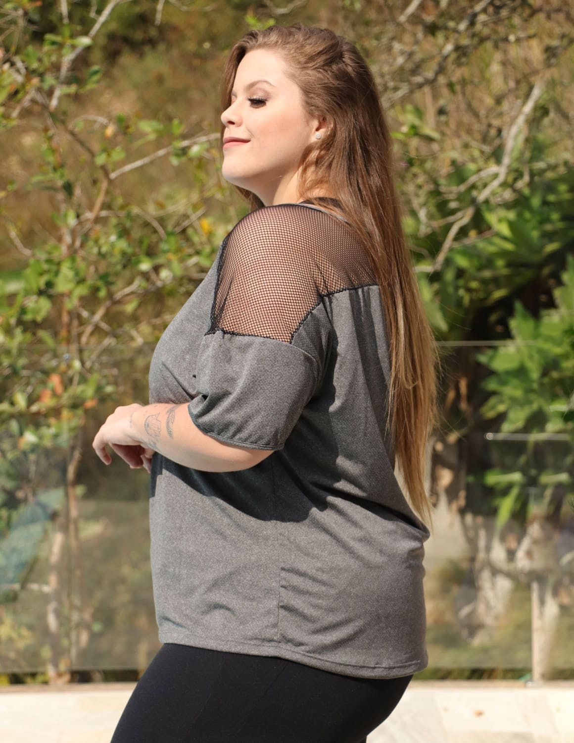 Blusa Plus Size Mescla em Dry Fit com Recortes de Tela Preta | Ref: 4.4.4143-0301