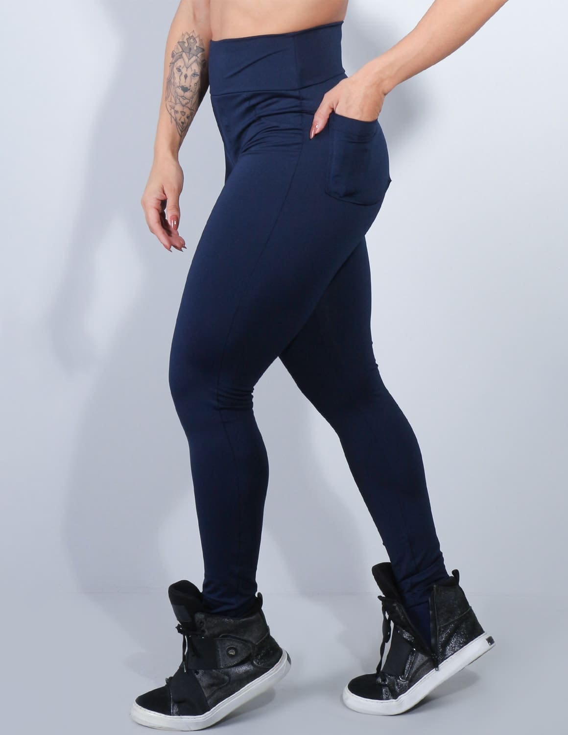 Calça Feminina Azul Marinho com Bolsos | Ref: 4.4.4241-18