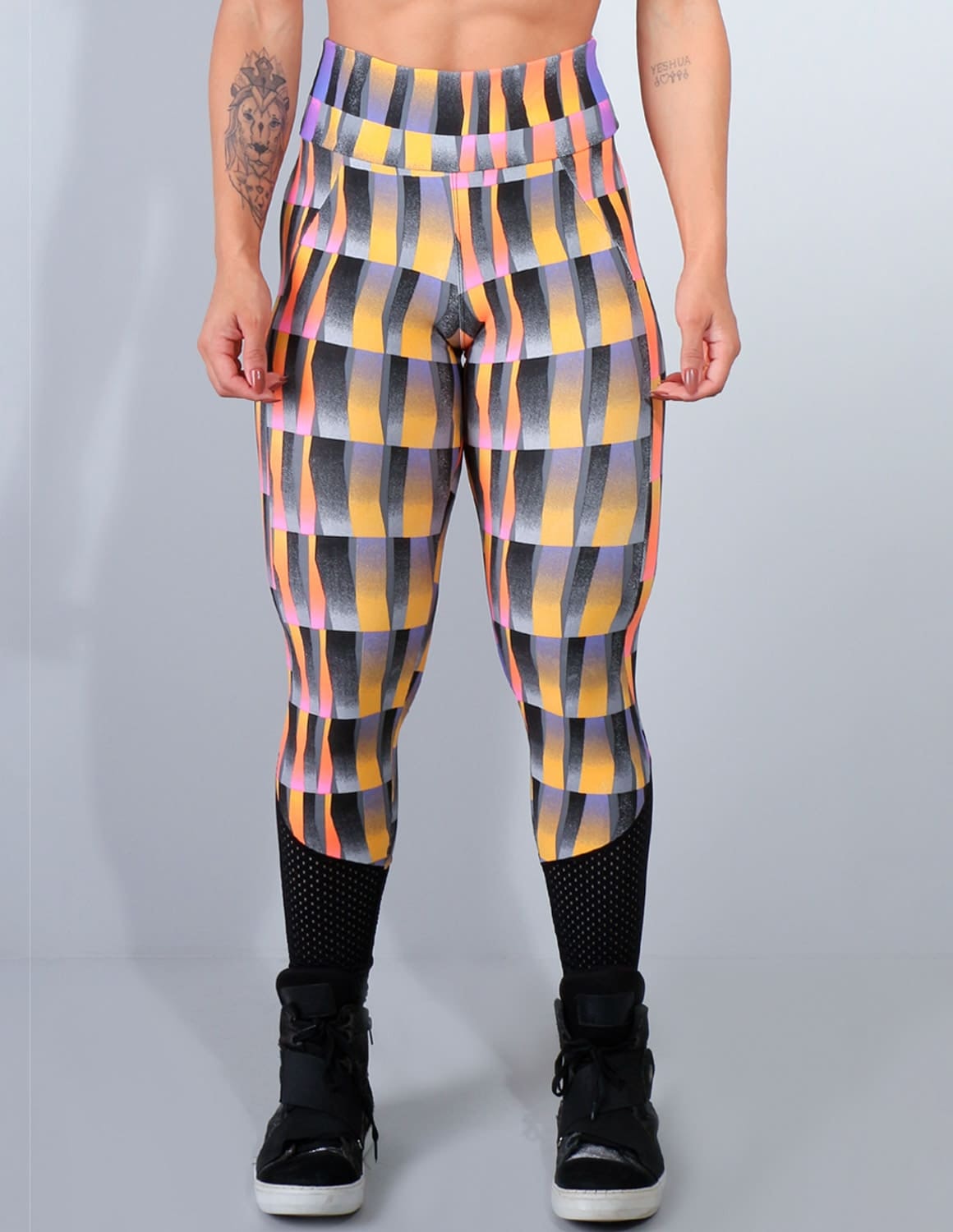 Calça Fitness Estampada com Recortes de Poliamida Preta | Ref: 4.4.4158-3126