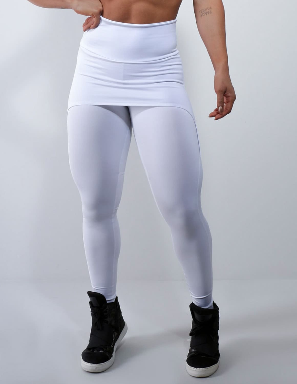 Calça Branca com Tapa Bumbum | Ref: 4.4.4061-02