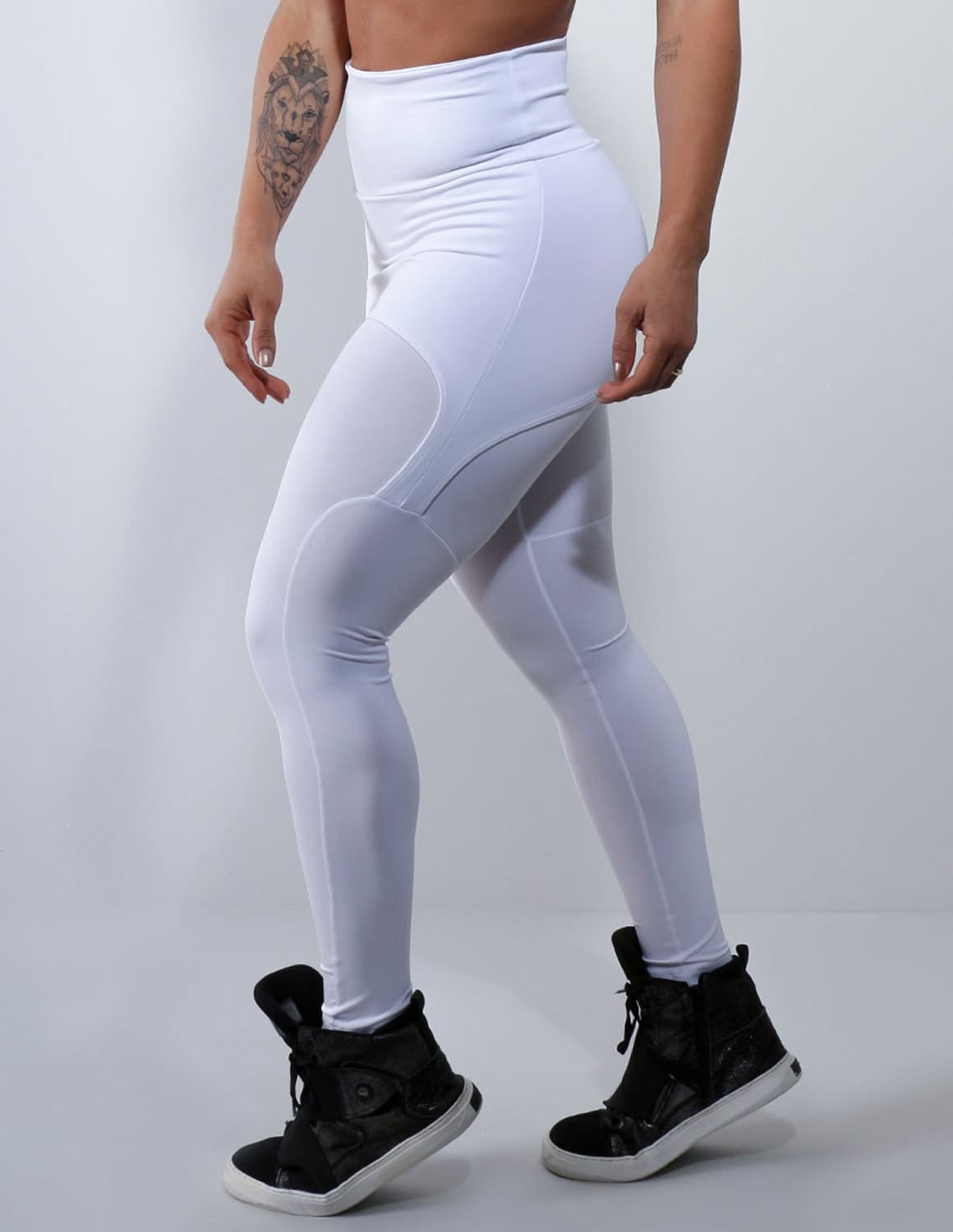 Calça Branca com Tapa Bumbum | Ref: 4.4.4061-02