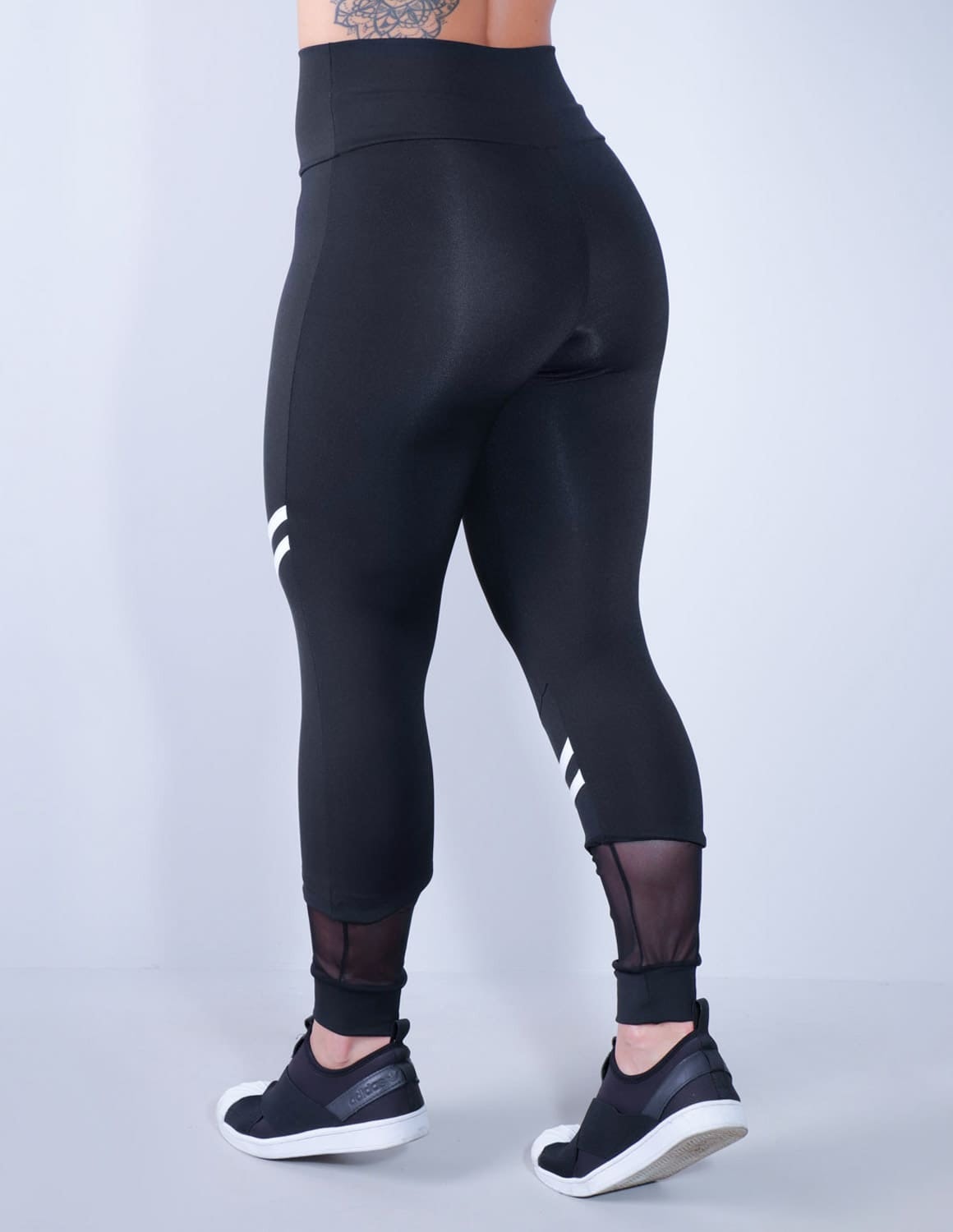 Calça Fitness Feminina Preta com Tule e Listras Brancas | Ref: 4.4.4339-0102